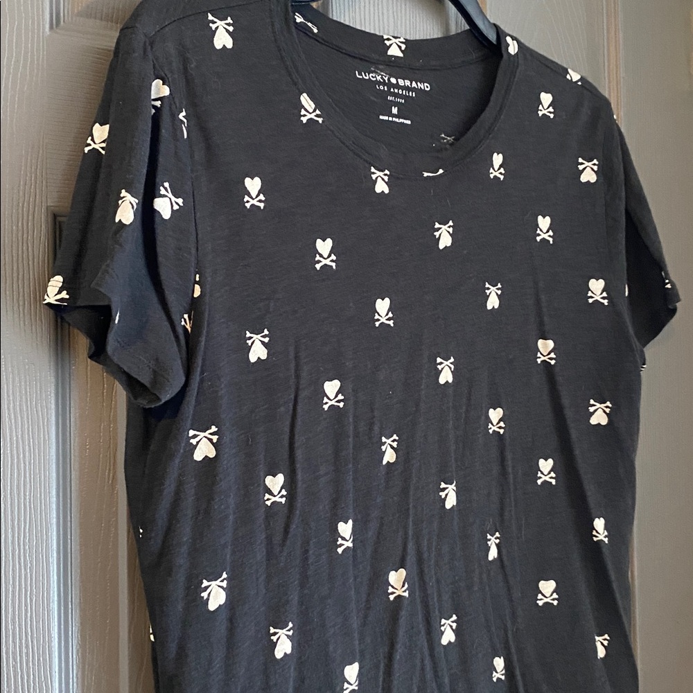 Lucky Brand Black Tee with White Skull and Heart Pattern - Picture 3 of 3